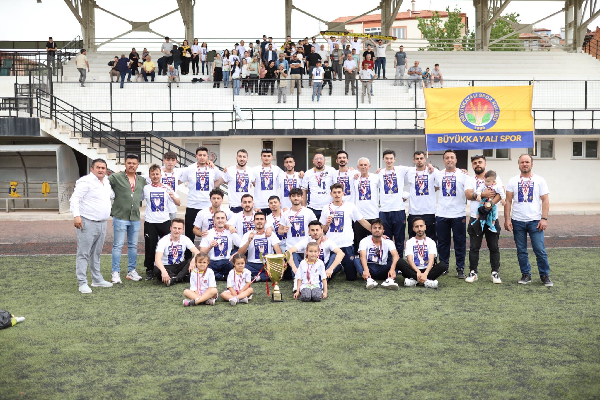 Uşak 2. Amatör Lig Şampiyonu Büyükkayalı Spor!